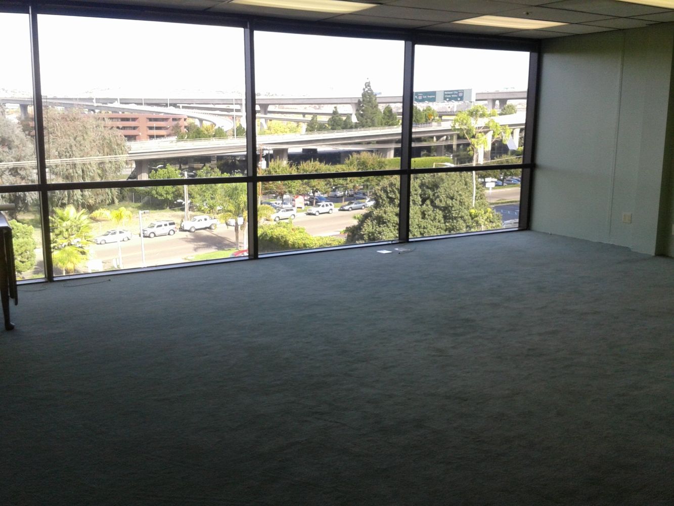 ONE OF A KIND, 2nd FLOOR, ALL WINDOWS AND WONDERFUL VIEW OF THE VALLEY